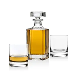 Stock 750Ml Whiskey Glass Decanter Clear Classic Square Glass Wine Bottle Vodka Liquor Whisky Decanter With Glass Lid