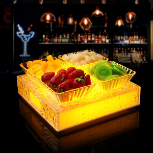 Plato de frutas segmentado con patrón de hielo iluminado con LED y base iluminada para exhibir aperitivos y postres en fiestas - Product Image 1
