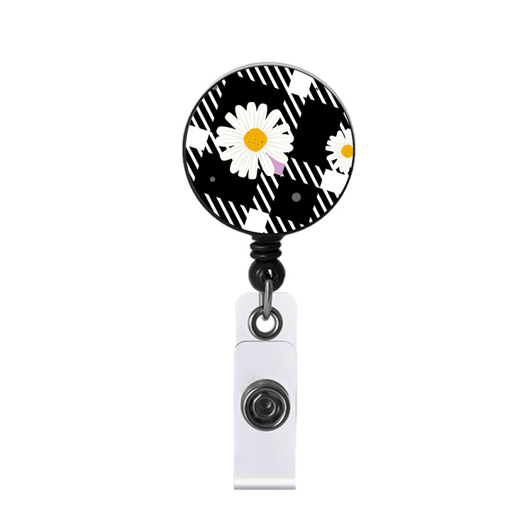 Insigne de marguerite sur fond noir