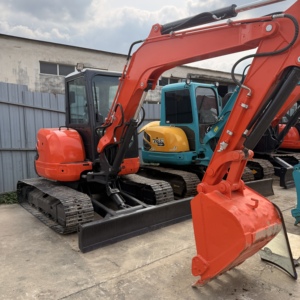Mini-excavatrice hydraulique compacte Kubota U40 de 4 tonnes, importée du Japon, disponible pour les petits entrepreneurs mondiaux. - Product Image 4