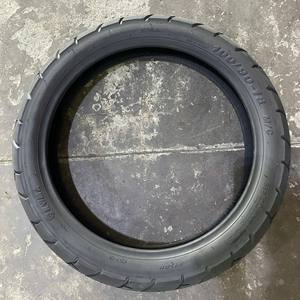 Pneu de moto tubeless Vietnam KUMATIRE K317 100/90-18 pour scooter et usage routier - Product Image 3