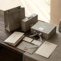 Caja Magnética Gris Cálido con Logotipo Personalizable, Contenedor Rígido Premium con Patrón Ondulado en Relieve para Empaque Corporativo VIP
