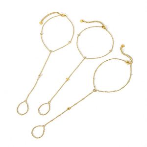 Pulsera de tobillo geométrica de acero inoxidable con baño de oro y cuerda roja trenzada para mujer, moderna, ligera y lujosa para el verano. - Product Image 4
