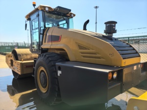 Bestselling Products Heavy Duty 26ton Single Drum Road Roller Xs265js | 435kn Exciting 164kw Engine for & Foundation Compaction - Product Image 2