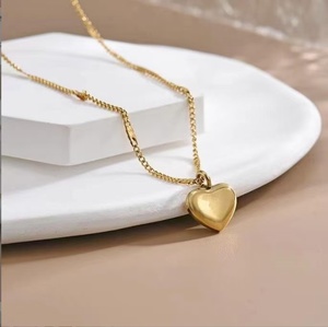 महिलाओं के लिए सुरुचिपूर्ण प्यार दिल चोकर हार कॉलरबोन गहने - Product Image 2
