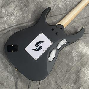 أسود ماركة ابن 7 فولت جيتار كهربائي جسم غير لامع مع الأجهزة الذهبية الشحن السريع في المخزون - Product Image 2