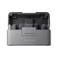 Microfono Wireless Mic Mini (2 TX + 1 RX + Custodia di Ricarica) con Cancellazione del Rumore e Limitazione Automatica per Vlog e Streaming