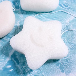 Éponge de bain ovale Zenidoo en Konjac pour le lavage du visage et le gommage des enfants - Product Image 5