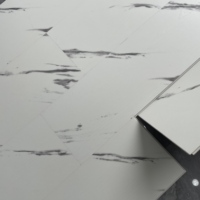 Piso Vinílico Antideslizante e Impermeable 100% SPC para Baño, Oficina y Hotel