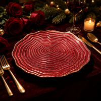 Assiettes de mariage rouges Woju, assiettes de présentation en plastique électroplaqué avec un design ondulé pour les événements de restauration et la décoration de table de cérémonie