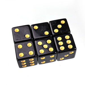 Dado Acrílico Poliédrico Personalizado Estándar Negro con Puntos Dorados de 16 mm y Esquinas Cuadradas para Juegos - Product Image 3