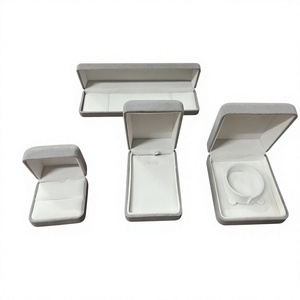 Juego de Cajas de Almacenamiento de Joyas Rectangulares Simples con Tapa para Anillos y Collares en Acabado de Terciopelo Gris - Product Image 1