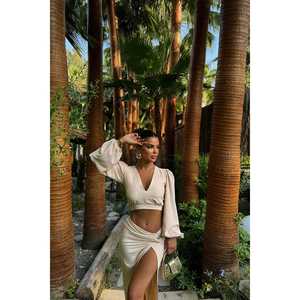 Ensemble short 2 pièces en lin beige pour femme, taille XS, avec fente, haut et short au-dessus du genou - Product Image 1