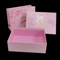 Petite boîte cadeau de mariage pour la Saint-Valentin avec gaufrage, laminage brillant et mat, revêtement UV, doublure en éponge recyclable, sac en papier