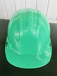 قبعة صلبة قابلة للتعديل من البولي إيثيلين عالي الكثافة في موقع البناء مع مشبك قبعة لحماية العمال - Product Image 3