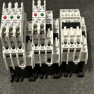 สินค้าใหม่เอี่ยมและชุด PLC จำนวน <span class=keywords><strong>3</strong></span> ชิ้น (2) CI 16 และ (1) CI 9 คอนแทคแม่เหล็ก *ราคาประหยัด* มีสินค้าในสต็อก - Product Image 1