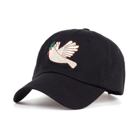 Custom 5-panel zwarte gestructureerde pet met handgestikte borduursels, laser-gesneden perforaties, sneldrogend, baseball pet voor vaders, sport petten