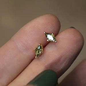 Pendientes de Oro Blanco E3831 con Corte Marquesa y Engaste de Garra, Joyería Fina Clásica para Mujer - Product Image 3