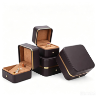 Boîte de présentation de bijoux en cuir PU magnétique avec bordure dorée, logo personnalisé, taille personnalisable, étui de rangement rigide pour bijoux de luxe