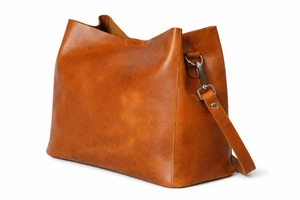 Bolso de hombro de cuero para mujer, moderno y de alta demanda, con cremallera segura y gran capacidad de almacenamiento para los artículos esenciales diarios, disponible para la venta. - Product Image 5