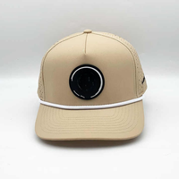 Casquettes de baseball sportives personnalisées à 6 panneaux en satin 100 % polyester avec logo brodé, motif lettres, imperméables, perforations découpées au laser, caoutchouc