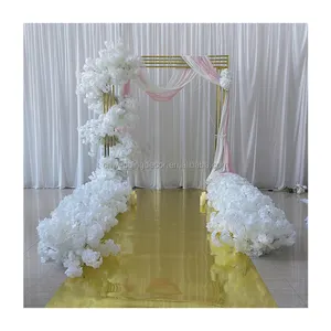 Forniture per decorazioni nuziali in metallo lucido con sfondo di fiori di nozze