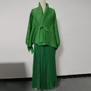 Women's 2025 Spring New Fashion Temperament Sequin Printed <strong>Top</strong> Pleated Suit - Product Image 5