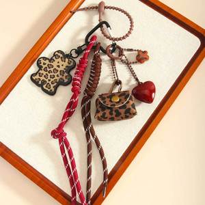 Colgante para bolso con diseño <span class=keywords><strong>de</strong></span> leopardo, <span class=keywords><strong>de</strong></span> piel sintética, con corazón, purpurina y lazo <span class=keywords><strong>de</strong></span> cordón tejido, estilo maximalista Y2K, tendencia actual - Product Image 5