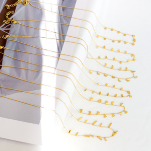 Collar con Colgante Geométrico de Acero Inoxidable, Cadena de Clavícula Dorada, Joyería Minimalista para Mujer, Uso Diario - Product Image 2