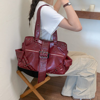 Sac fourre-tout à bandoulière pour femme, grande capacité, avec deux fermetures éclair, style sombre, robuste, à rivets, de luxe, mode urbaine, couleur unie, en PU