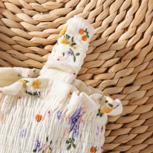 Mono de algodón con capucha para bebé, protección solar, estilo veraniego, estampado floral, sin mangas, diseño de tirantes, panel trasero triangular - Product Image 3