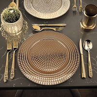 Assiette de présentation ronde en PP de 13 pouces, style classique, dorée galvanisée de luxe, faite à la main, pour événements festifs et mariages, personnalisable en gros