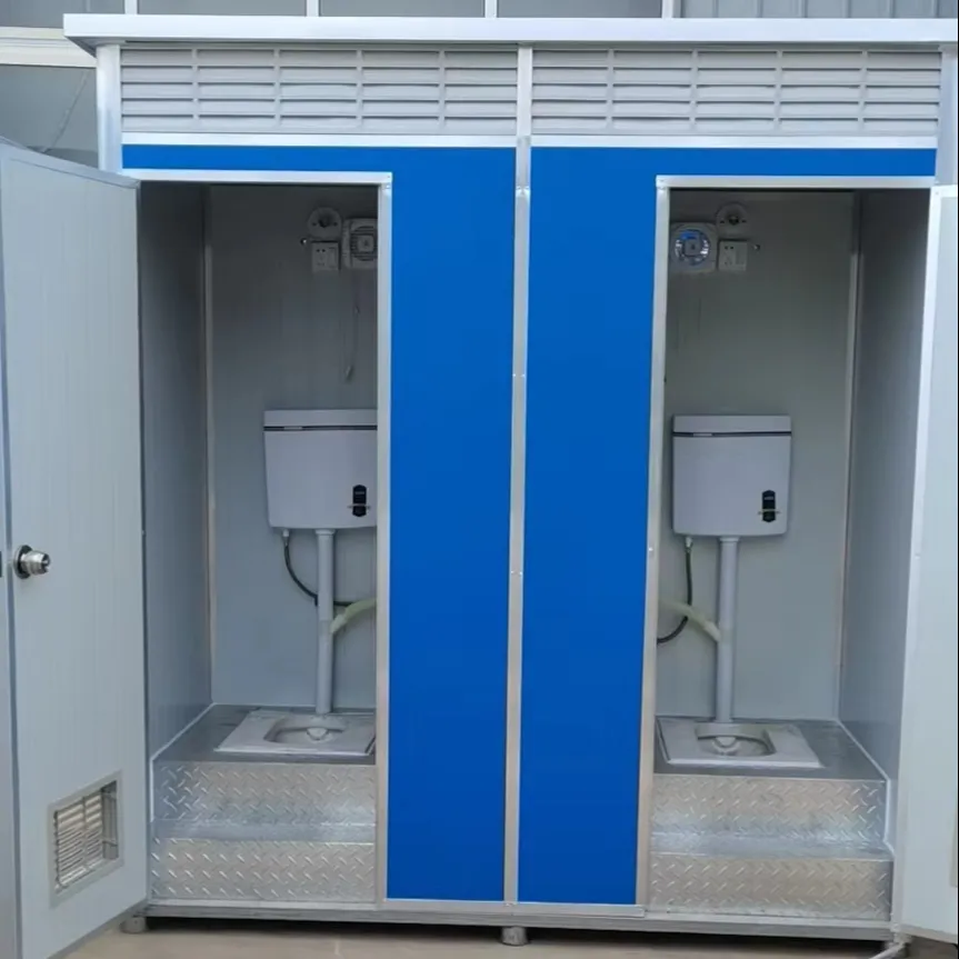 Maison préfabriquée prête à l'emploi Toilette chimique extérieure mobile toilettes et douches portables en plastique pour le camping