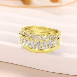 Set di Tre Anelli con Design Geometrico per Donne, Gioielli per Matrimoni e Feste - Product Image 1