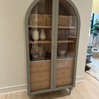 Buffet de rangement haut de gamme en bois massif Oka, style médiéval vintage, avec vitrine cintrée, pour la décoration intérieure, salon, villa, hôtel