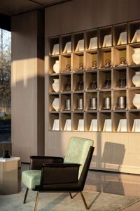 <span class=keywords><strong>Vitrine</strong></span> de Salon de Beauté Moderne avec Écran <span class=keywords><strong>LED</strong></span>, <span class=keywords><strong>Vitrine</strong></span> en <span class=keywords><strong>Verre</strong></span> Personnalisée pour la Vente au Détail avec Rangement - Product Image 5