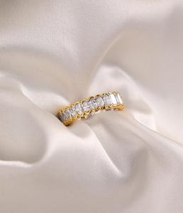 Anillo de Diamante Cultivado en Laboratorio con Corte Oval Brillante Esmeralda Deslumbrante, Certificado por IGI, Joyería Brillante Ideal para Compromiso y Boda - Product Image 3