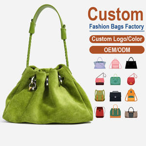 Sac bandoulière personnalisé en cuir véritable pour femme, avec détail bouton, fermeture à cordon et poignée tressée – Collection Automne - Product Image 1