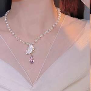 Nouveau collier chaîne délicat inspiré du luxe avec imitation perle et pendentif carré en cristal pour les occasions de fête - Product Image 6