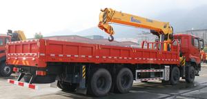 رافعة شاحنة متنقلة ثقيلة من دونغفنغ 8×4 بمحرك كمنز 400 حصان، ذراع تلسكوبي مستقيم 16 طن مع صندوق تروس ومضخة هيدروليكية - Product Image 4