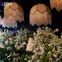 Lustre LEDA au design moderne, style mi-siècle, en tissu velours blanc avec pampilles, pour décoration de plafond de mariage
