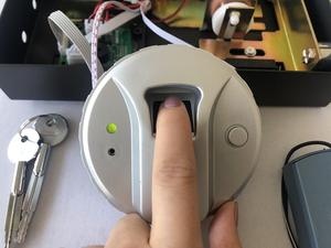 מנעול טביעת אצבע דיגיטלי אלקטרוני עבור שימוש בתיבת בטוח דלת עם מפתח דרך פתח - Product Image 4