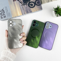Le plus récent étui de téléphone de conception de motif de plume Laser TPU + PC de luxe à la mode, couverture de charge sans fil magnétique pour IPhone 16 Pro Max