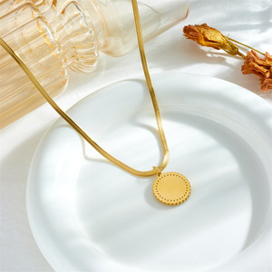 European American Retro Portrait Diamond Round Pendant Snake Chain Necklace Unisex Everyday Wear Gold - Product Image 2