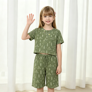 Conjunto de Pijama Estampado Verde para Niña, Ropa de Dormir de Viscosa de Manga Corta, Conjunto de 2 Piezas Personalizado para Niños, Ropa de Estar por Casa para Niños, Marcas de Pijamas - Product Image 1