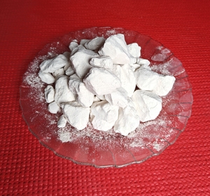 Arcilla de Caolín Calcinada de Alta Calidad en Trozos y Polvo para Aplicaciones Cerámicas, Refractarias, Cosméticas e Industriales - Product Image 1