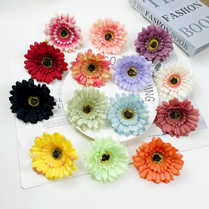 Fleur en soie marguerite africaine de 10 cm de diamètre, ornement pour cheveux, accessoire de style doux pour mariage, photographie et décoration intérieure - Product Image 1