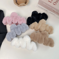 Vente en gros, pince requin extra large de 13cm de style européen et américain, pince en plastique moelleuse pour femmes d'hiver et d'automne