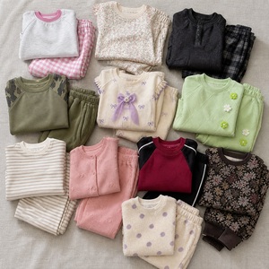 Conjunto de 2 Piezas para Niños Otoño Invierno, Sudadera y Pantalones, Estilos Variados, Ropa para Niños y Niñas, Venta al por Mayor - Product Image 6