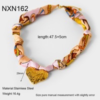 Collier ajustable en acier inoxydable plaqué or 18 carats pour femme, style foulard en soie coloré et tendance pour les vacances